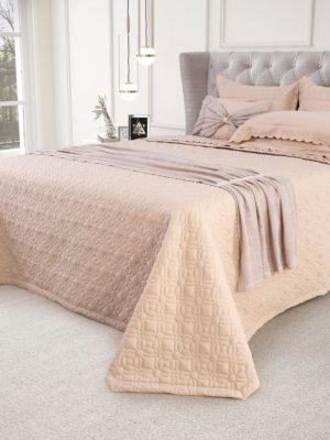 photo 4945444113524829894 y